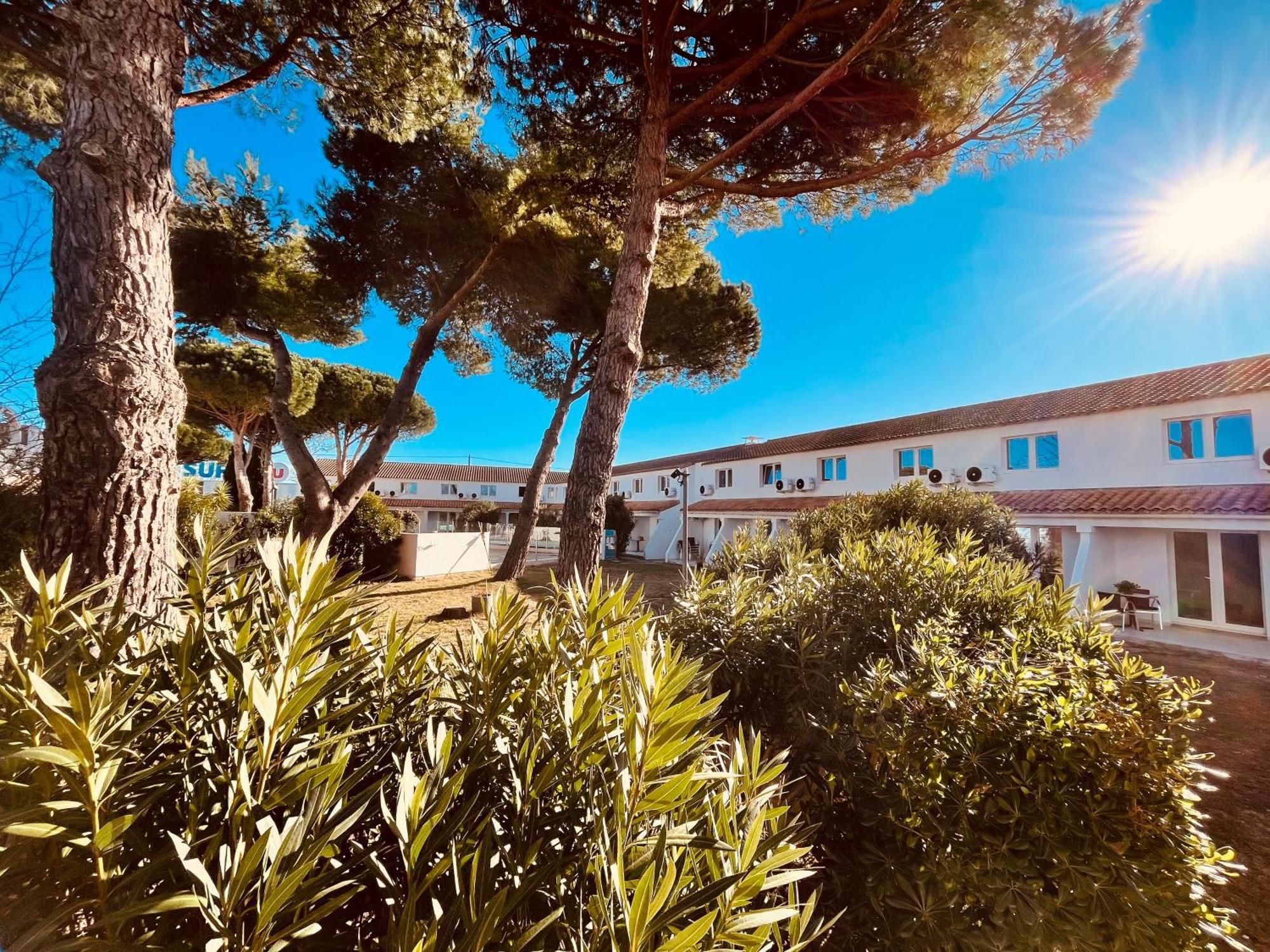 Artemia Aigues-Mortes - Hotel Avec Piscine Luaran gambar