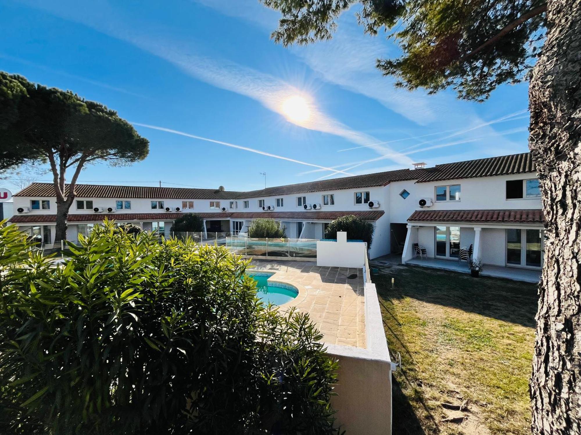 Artemia Aigues-Mortes - Hotel Avec Piscine Luaran gambar