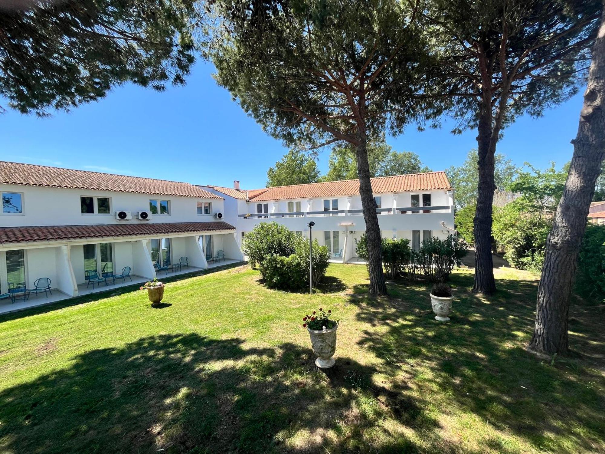 Artemia Aigues-Mortes - Hotel Avec Piscine Luaran gambar