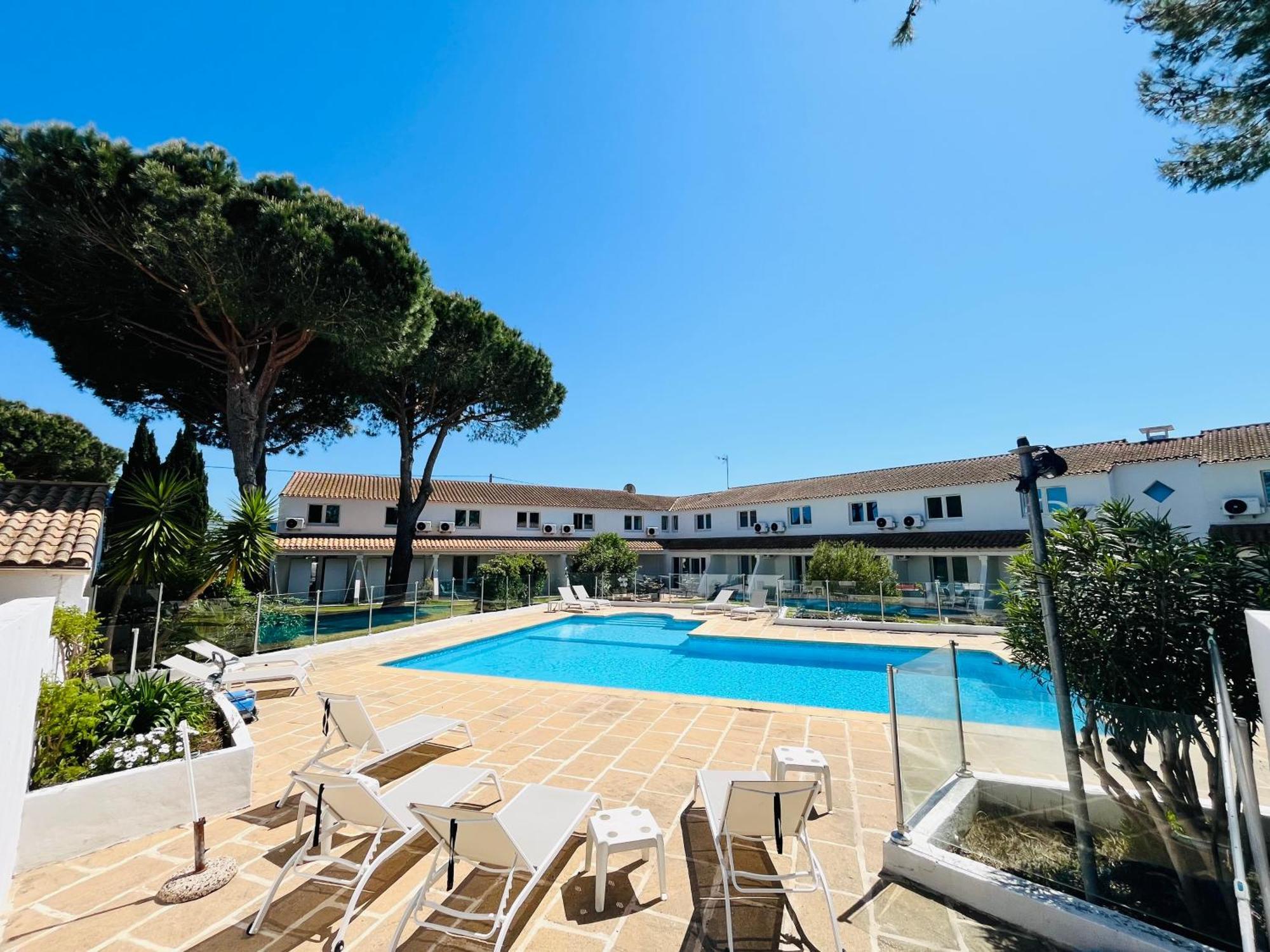 Artemia Aigues-Mortes - Hotel Avec Piscine Luaran gambar