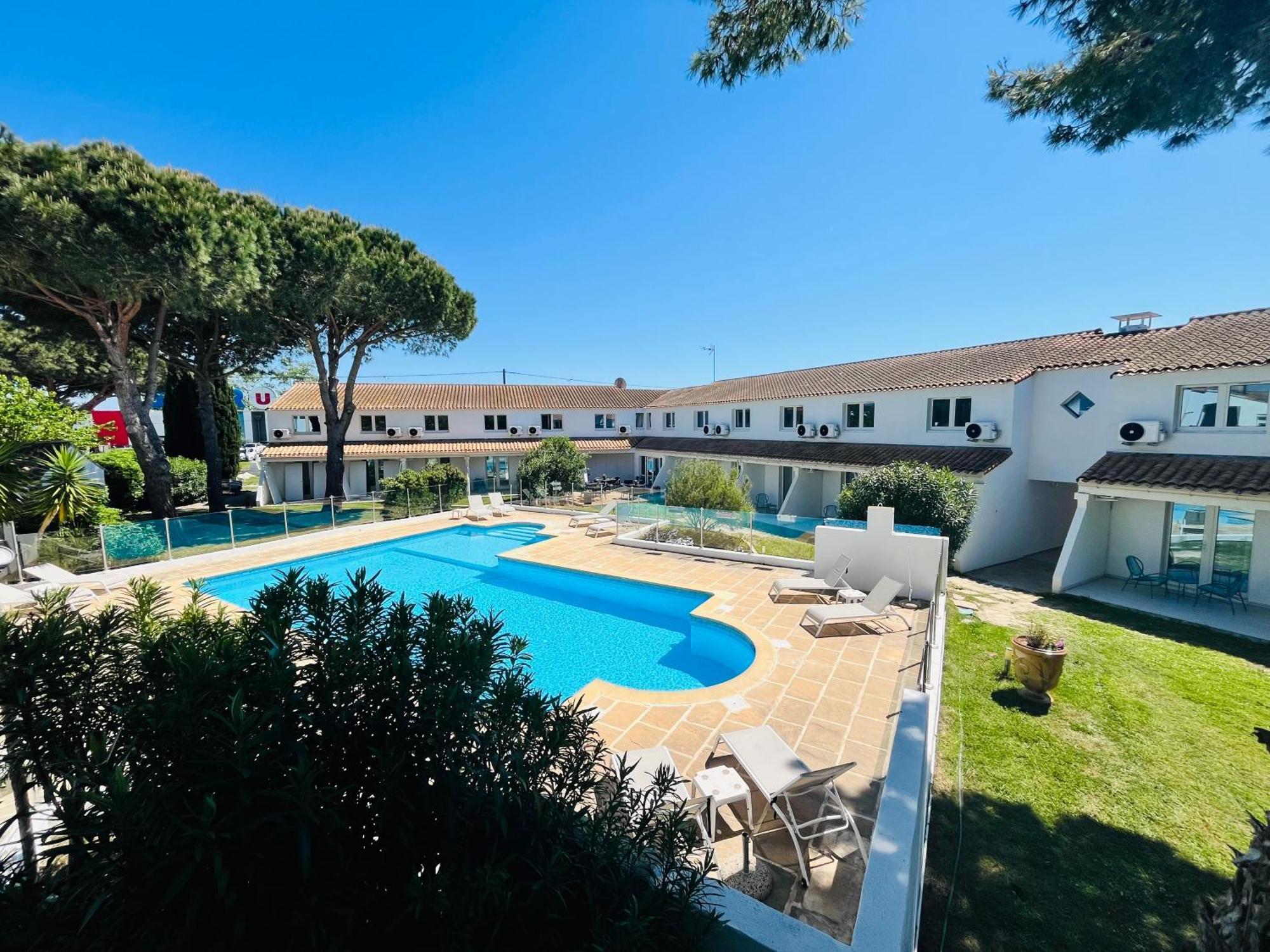 Artemia Aigues-Mortes - Hotel Avec Piscine Luaran gambar