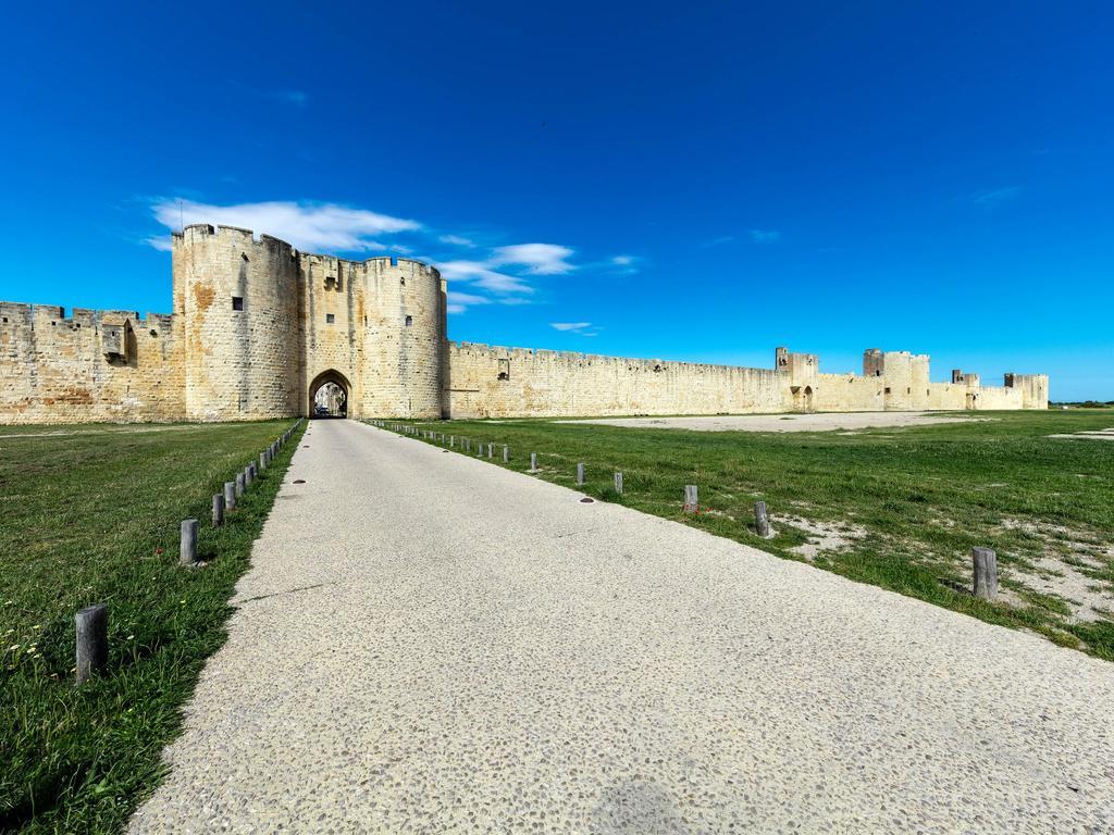Artemia Aigues-Mortes - Hotel Avec Piscine Luaran gambar