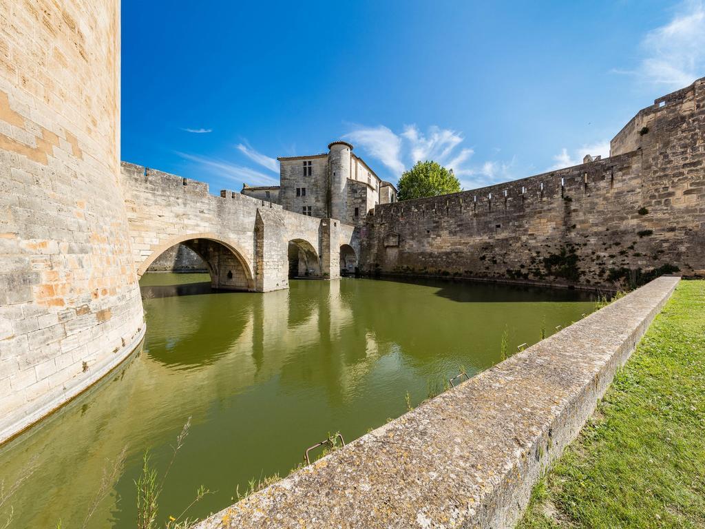 Artemia Aigues-Mortes - Hotel Avec Piscine Luaran gambar